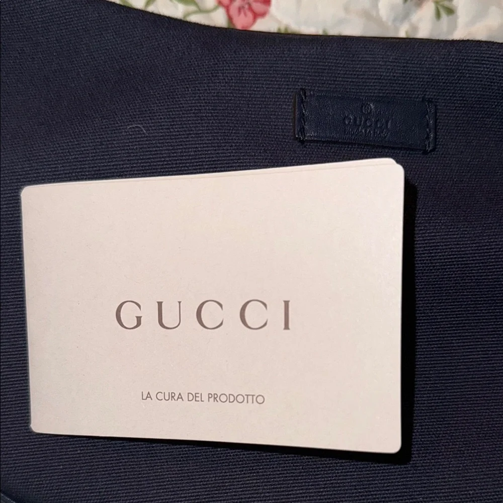 Gucci Hobo Cloth Handbag - Picture 4 of 6